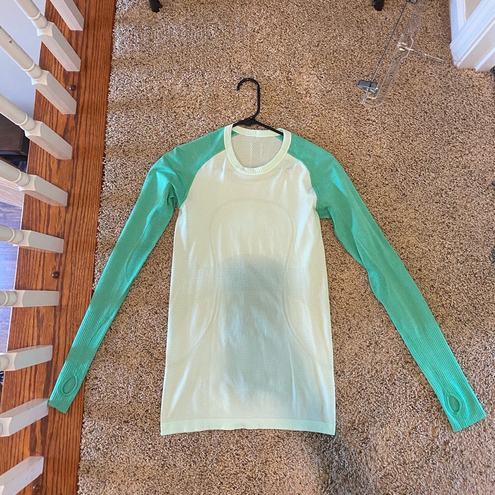 *like new* lululemon long sleeve swiftly